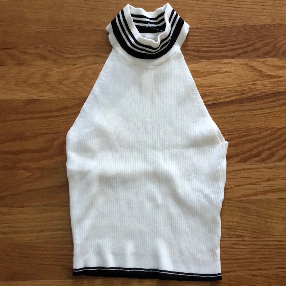 URBAN OUTFITTERS CROPPED TANK